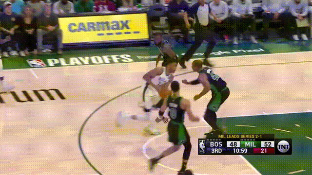 微笑|看一眼都是错！继微笑技犯后，NBA又出现瞪眼技犯