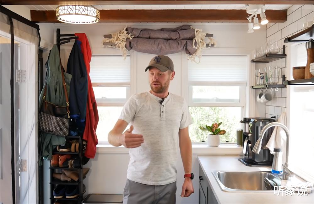 夫妻俩买下两间14㎡蜗居，拼凑成带院子的乡下小家，一住就是6年