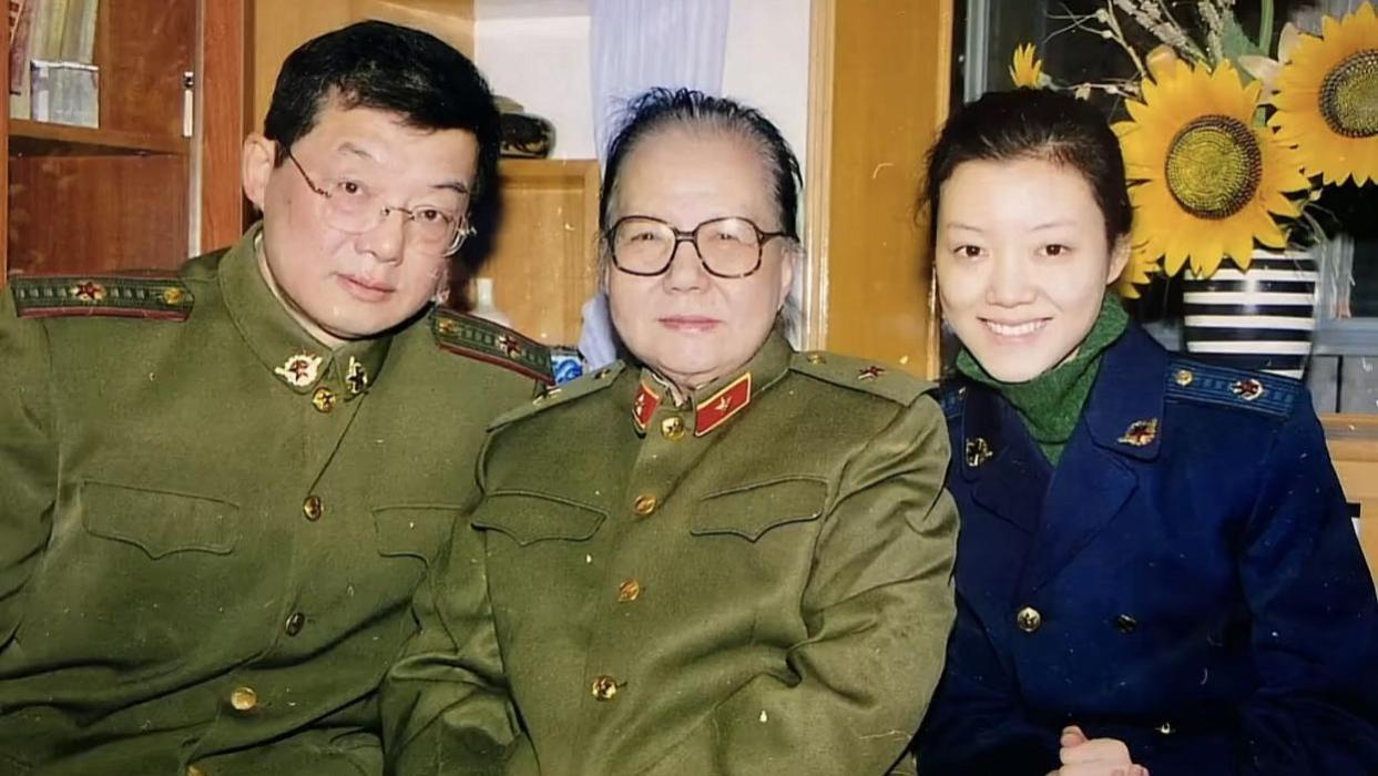 戈达尔|14天内6位名人相继离世，最年轻者32岁，她与男友才订婚4个月