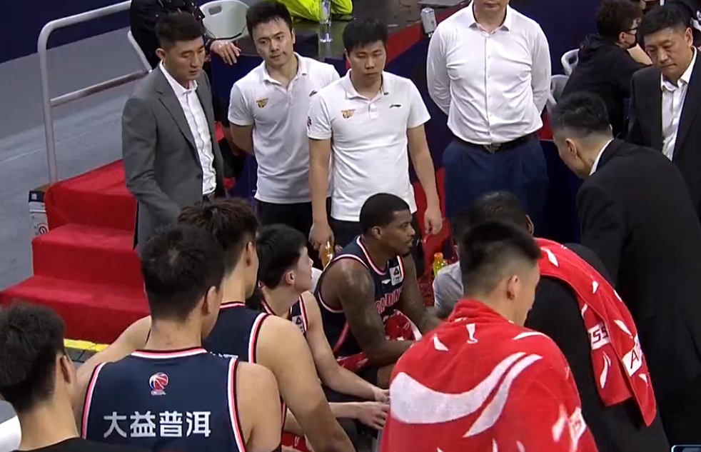 广东男篮|对手一度领先9分！广东男篮是如何扭转局面的？杜锋的暂停很及时
