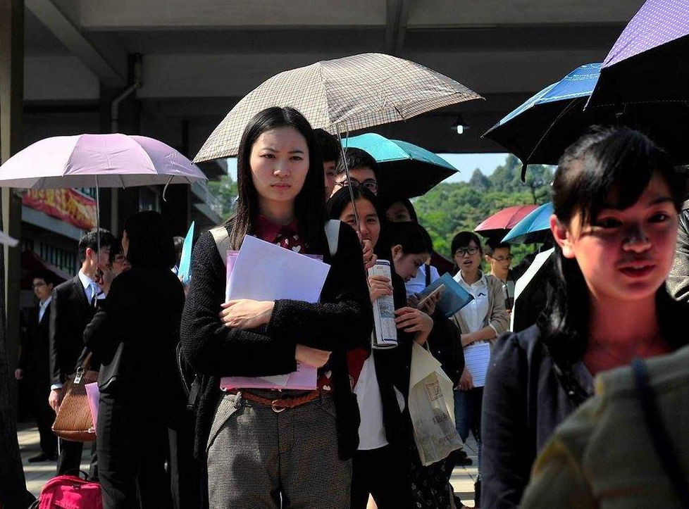 应届生|“你太老了，我们不要”，24岁应届生被中国联通解约，官方回应了