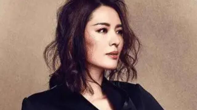 发型 45-50岁适合什么发型？外翘齐肩短发俊俏可爱，减龄又有女人味