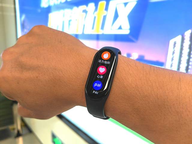 小米科技|小米手环7 NFC上手：屏幕更大 健康检测更全