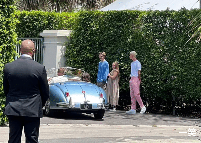 布鲁克林|布鲁克林与妮可拉佩尔茨结婚照首曝光，婚礼费用高达1.2亿，超壕