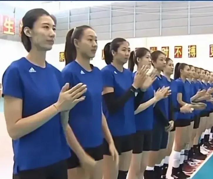 袁心玥|从图片中队员站位判断其司职位置不靠谱，袁心玥成队长基本无虞