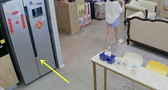 “海南富婆”吴宣仪,北京的家连衣柜都没有,跟海南别墅差距太大