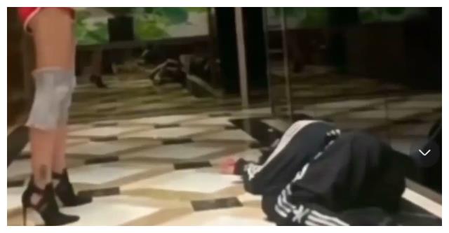 小S|小S跟她的舞蹈老师比酒瘾，用镇静剂安抚暴躁的舞蹈老师