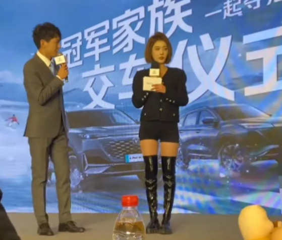 |聂小雨线下视频被曝光,现实中的她又矮又黑,粉丝们一时难以接受