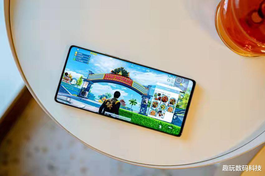 荣耀|轻薄高颜值手机，荣耀60SE为何受到追捧？双曲面屏幕是答案！