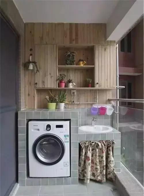 洗衣机放这里方便又不占地儿，一般人根本想不到