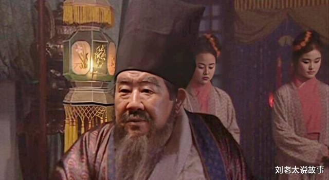 女子出上联:银枪虽利,难破千年草地,一小伙对下联,女子脸红