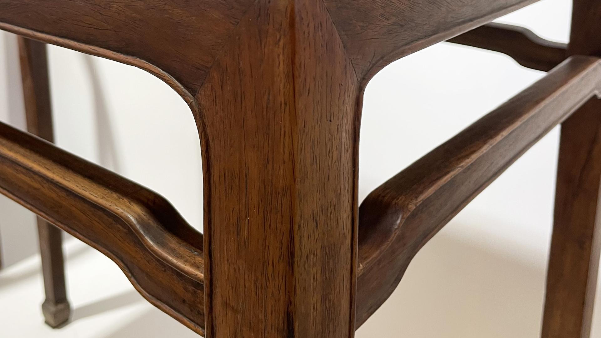 起边线、不交圈，黄花梨条桌罗锅枨向后退