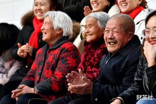 宅基地|村民为什么不愿意“村村合并”？搬进楼房不好吗？有4个现实原因