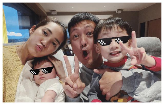 余文乐|王棠云晒庆生照，被丈夫搂入怀中，40岁余文乐颜值状态大不如从前