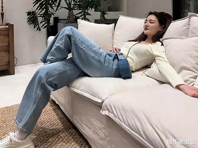 大S|徐璐居家生活照曝光,被指“坐姿不优雅”,引起网友热议
