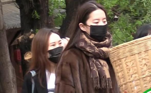 刘亦菲|刘亦菲李现新剧路透，神仙姐姐身材引争议，网友：背影一点也不仙