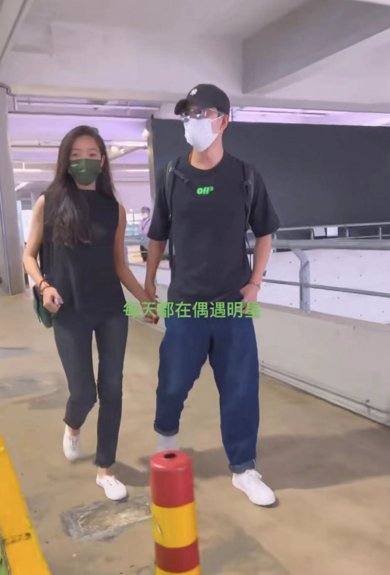 黄轩|?黄轩携女友现身!女方苗条素颜似巩俐,此前被曝收天价彩礼将成婚!