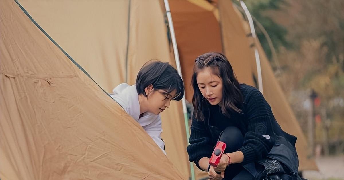 林心如|林心如露营真人秀，女艺人们砍柴生火做饭，被赞接地气