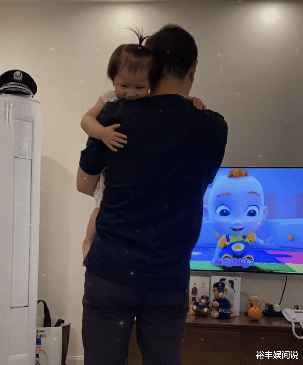 谭乔|50岁谭警官首晒父女合照！扎小辫超可爱，小21岁三婚妻子气质突出