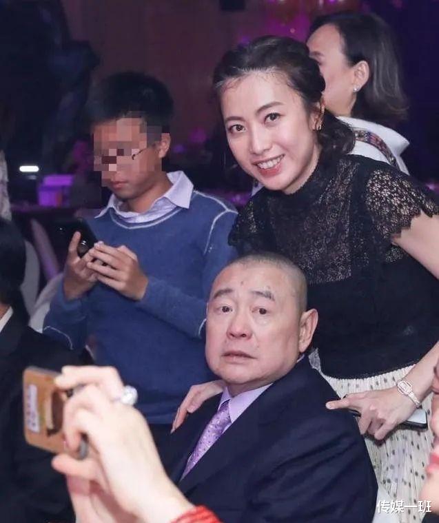 岳飞|刘銮雄吕丽君同框被拍,一纸声明给甘比安全感,风流大刘变痴情了