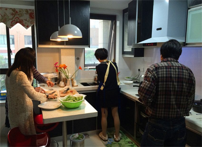 为什么在厨房开油烟机做饭，要开窗户？没想到讲究这么多