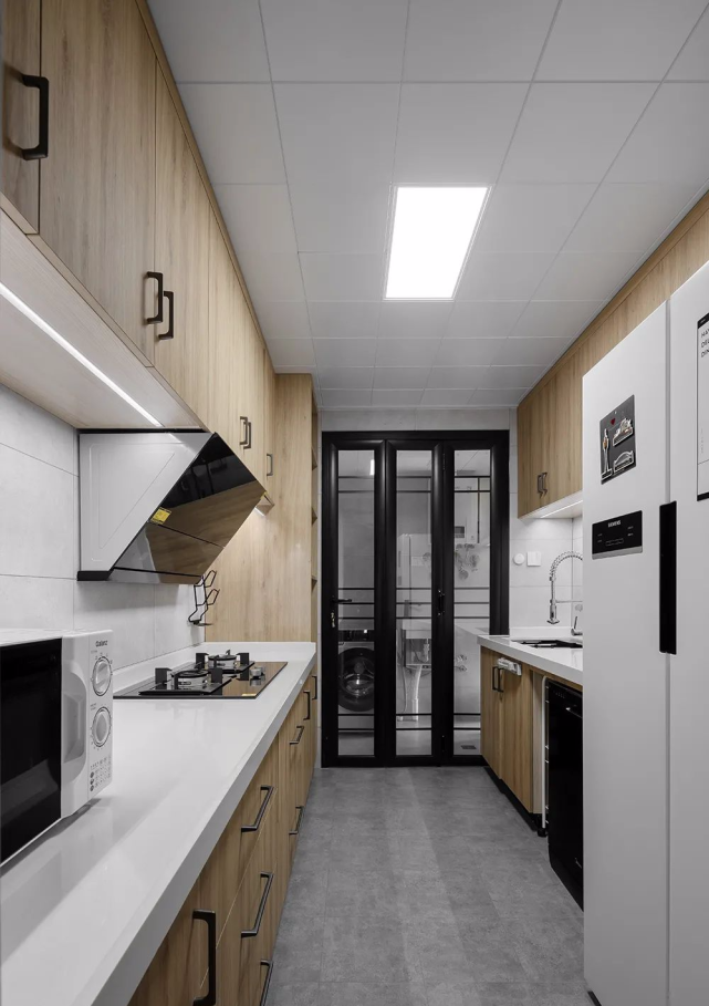 119平简约原木色系三室两卫，抓住“多收纳”，“少装饰”的重点