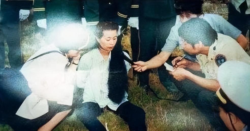 1991年广州美女售票员被捕,50多万没花出去一分钱,枪毙时仅23岁