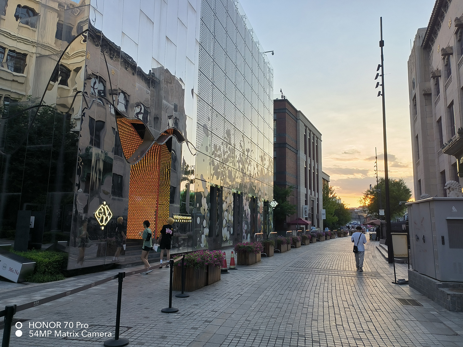 荣耀|荣耀70 Pro与iPhone 13拍照对比:看看什么样的镜头组合更合适