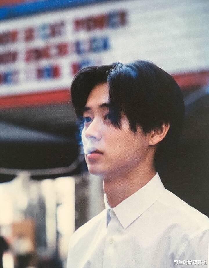 帅哥|留大中分、乱胡渣都能颜值在线，他不帅谁帅？