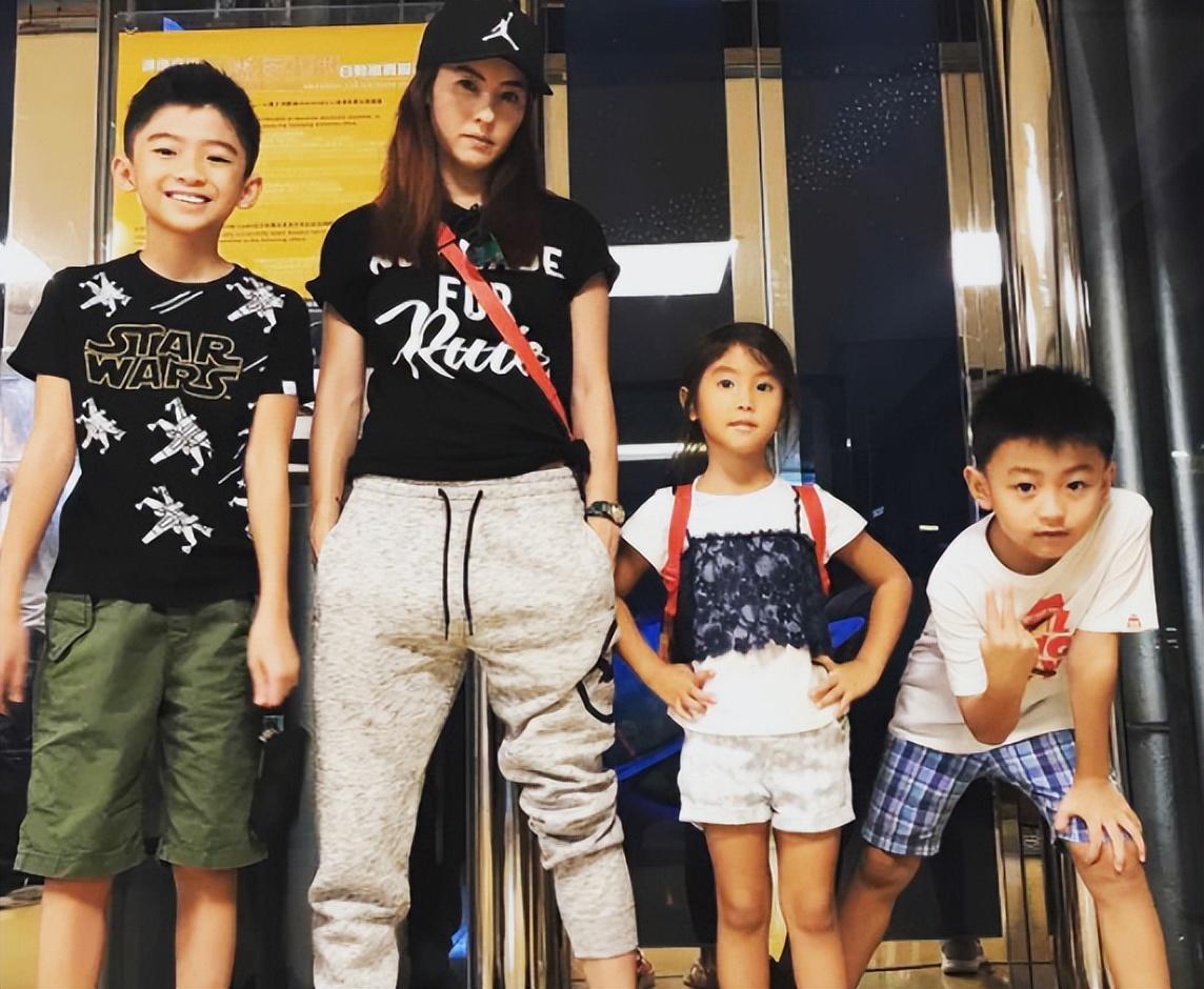 张柏芝|网传张柏芝带3个娃下嫁小9岁男友!谢霆锋紧急返港,疑要抢抚养权!