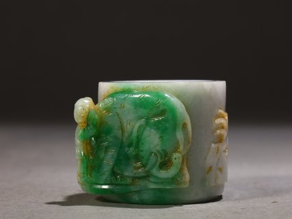翡翠|清代，翡翠童子戏象扳指