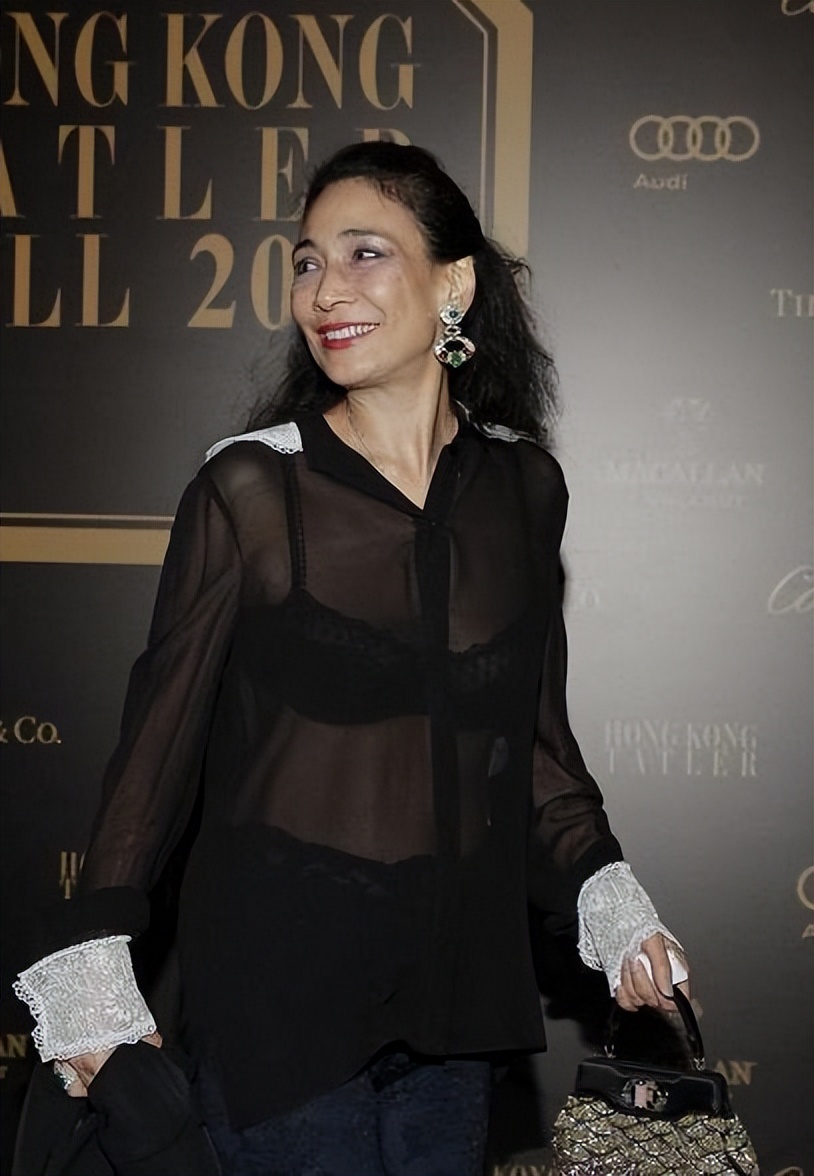 赌王|赌王4572亿遗产分配案官宣！大房次女败诉，穿透视装不如超琼贵气