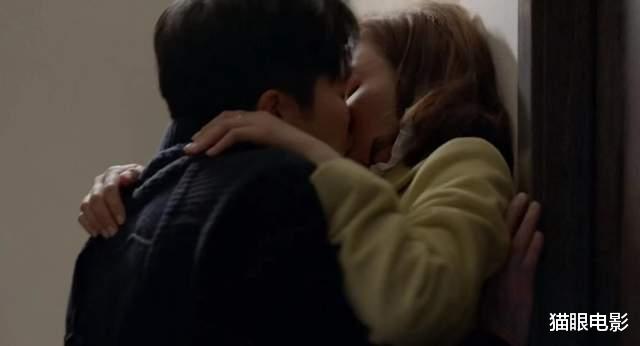 杨怡|张智霖杨怡吻戏转了8圈，互相拉扯不停转圈，网友：我看都看晕了