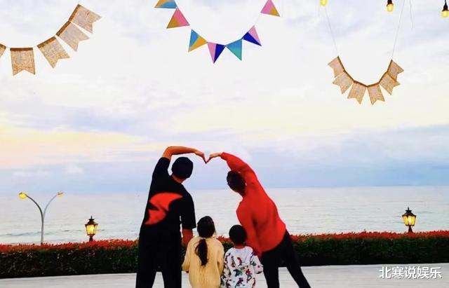 昆凌|昆凌晒三胎孕期照！穿紧身衣孕肚显眼，皮肤白净戴大钻戒好阔气