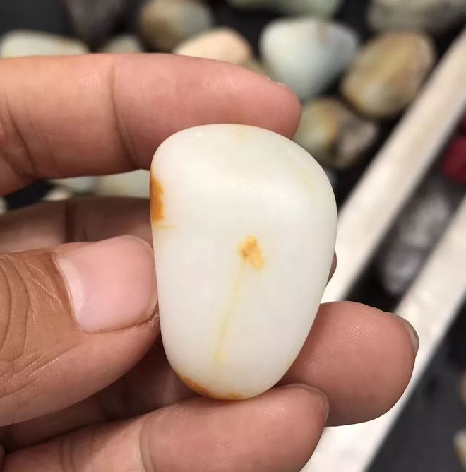 |还是不玩和田玉了,一个白度都这么麻烦