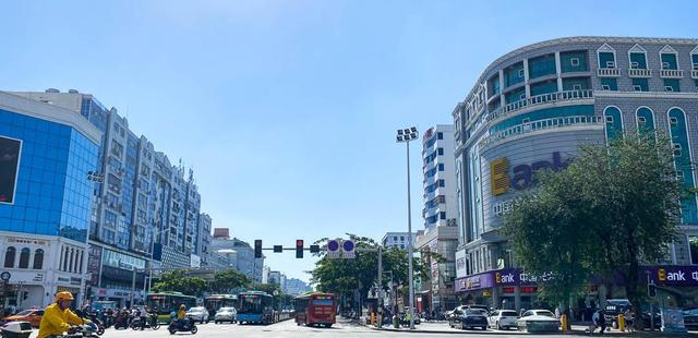 三亚|元旦假期第二天，三亚本地人“逃离”，游客喜欢玩海