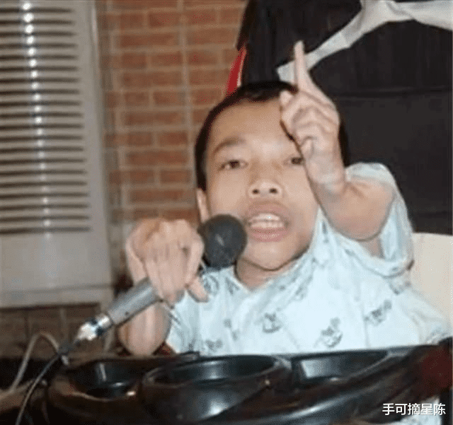 秘书|身高90厘米的李创利:白手起家攒3亿身家,娶1米7女秘书并生一子