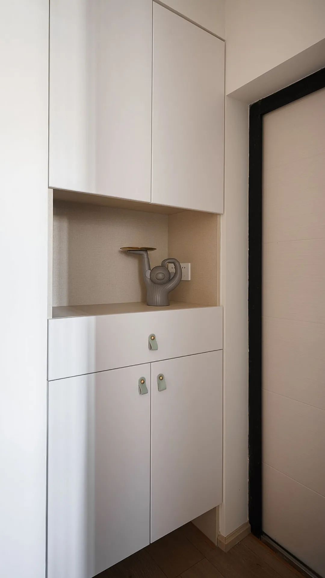 老房小户型大改造！50㎡奇葩“手枪户型”，设计师改造后秒变豪宅，太酷了