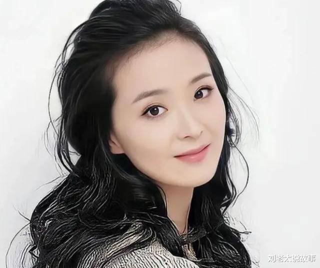 |王艳11.2亿卖豪宅流拍！摘银杏抚青花瓷眼神不舍，老公已销声匿迹