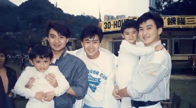 林利|TVB戏骨林利近况曝光，独自坐路边摊喝酒，状态引人担忧