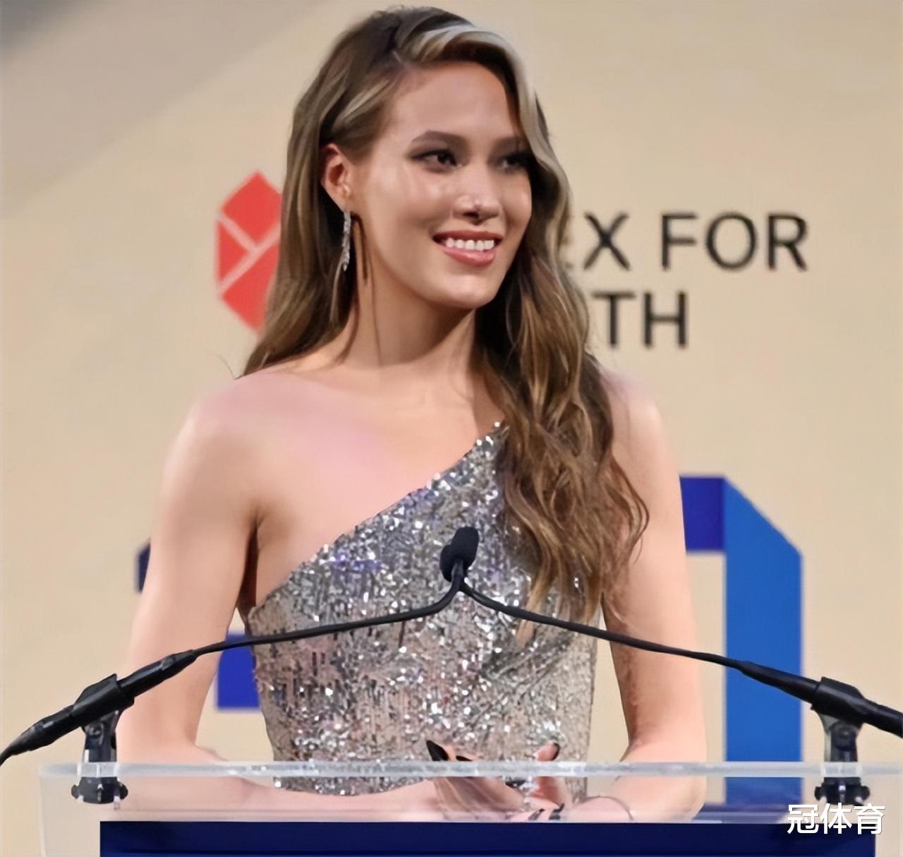 谷爱凌|谷爱凌再获喜讯!成功征服美国评委,中文发言引全场欢呼
