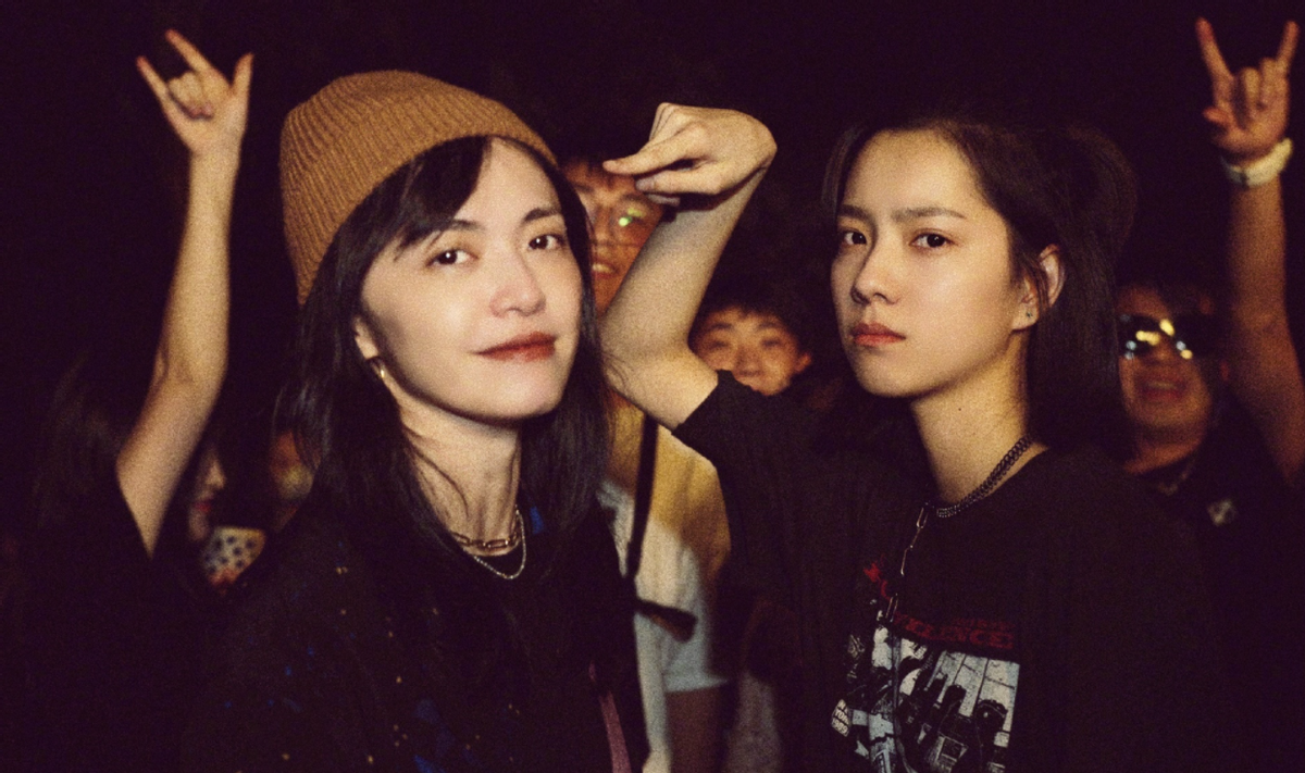 姚晨|姚晨罕晒子女近照！5岁女儿长腿太惊艳，儿子五官立体颜值高