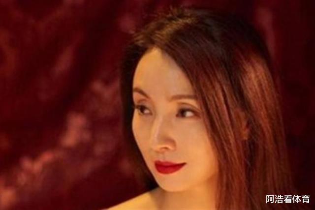 闫妮|蒋欣的腿，闫妮的臀，小S的嘴，这10位颜值被严重低估的女明星