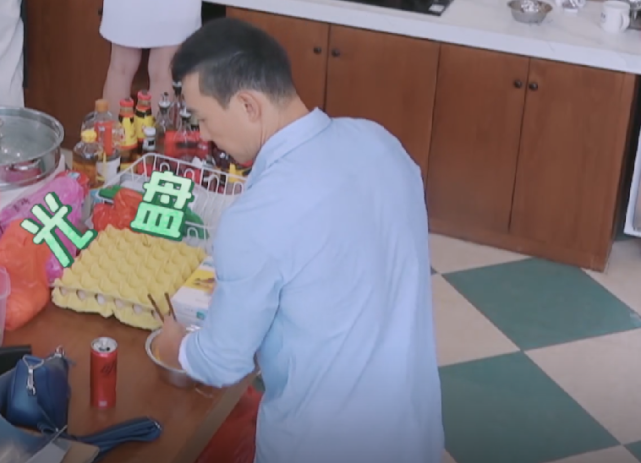 刘畊宏|刘畊宏有多能吃？一顿吃掉一堆蛋，差点把《中餐厅》大家的菜吃光