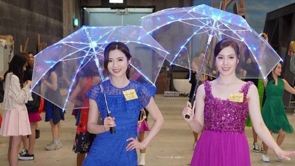 黄嘉雯|TVB两位港姐冠军当众吵架闹不和，传黄嘉雯人气暴增不再哑忍