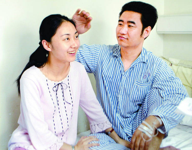 原创歌手丛飞捐款做慈善,自己患癌无钱医治,妻子被害女儿成孤儿