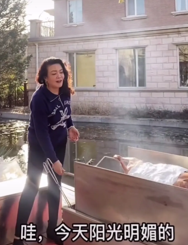 杨幂|房间凌乱,马桶发黄,具俊晔的住宅比汪小菲差远了!