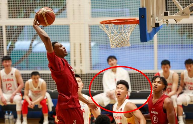 |兴你职业球员、国家队，被大学生打败，不兴球迷说你拉胯？