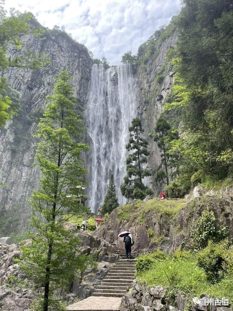|中国最高的瀑布文成百丈漈，水色山容风光奇秀，趁免费赶紧去！
