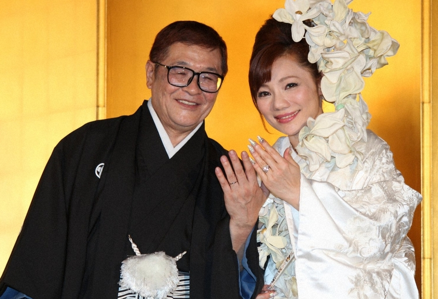 志村健|喜剧演员仲本工事车祸去世享年81岁,事发前正与小27岁妻子闹离婚